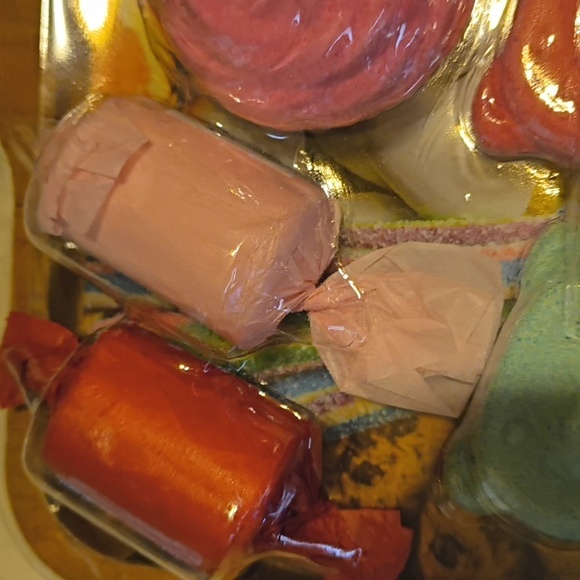 11 Piece Dessert Board With Bath Fizzers Brand New In Packaging - Picture 3 of 7